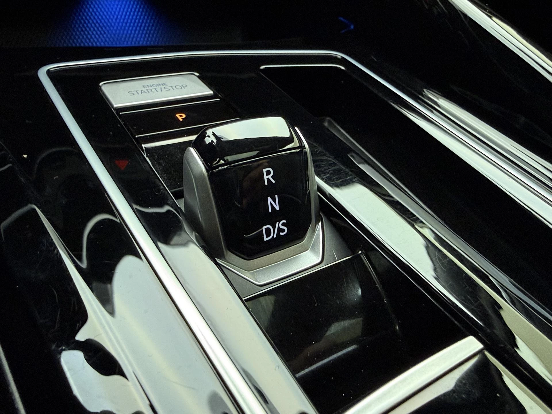 Volkswagen-Golf-image-27