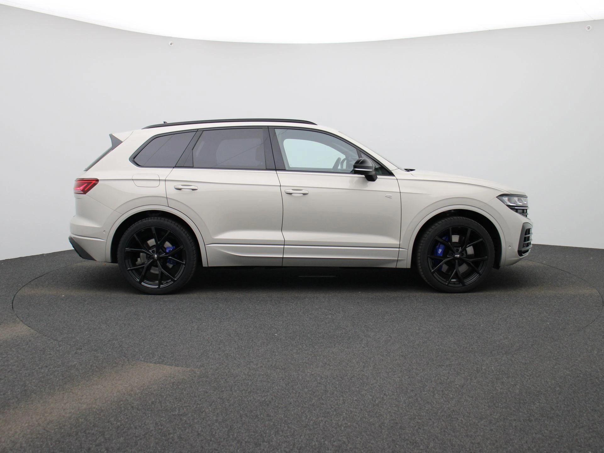 Volkswagen-Touareg-image-5