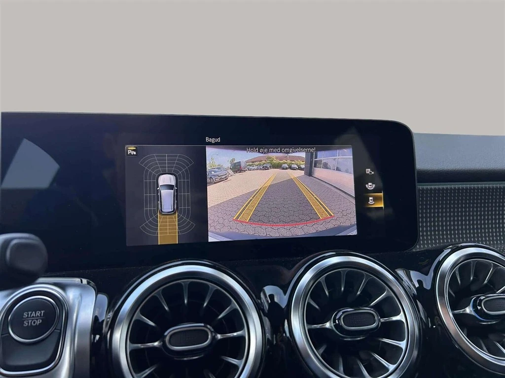Mercedes-Benz-EQB-image-15