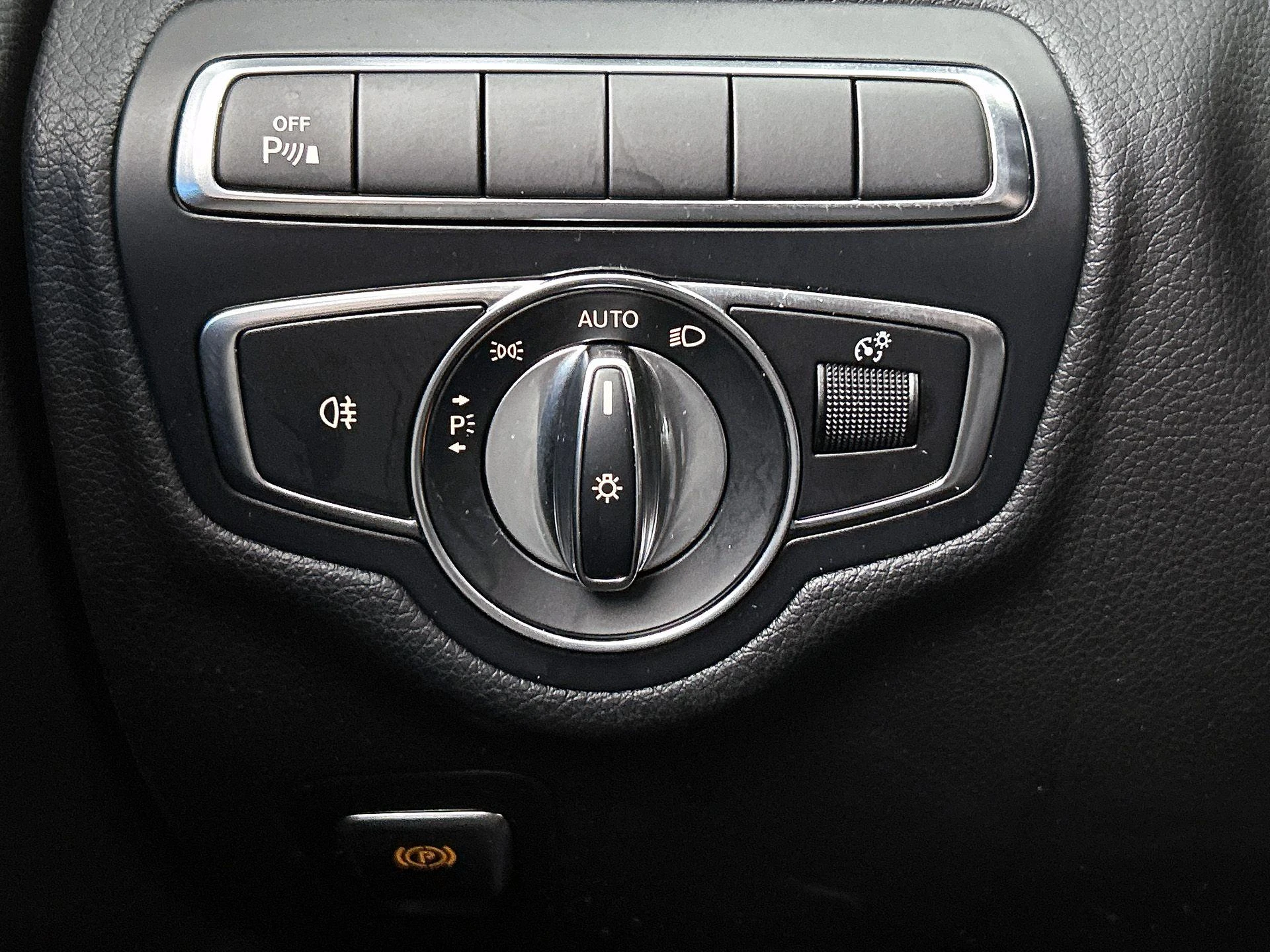 Mercedes-Benz-C-Klasse-image-25