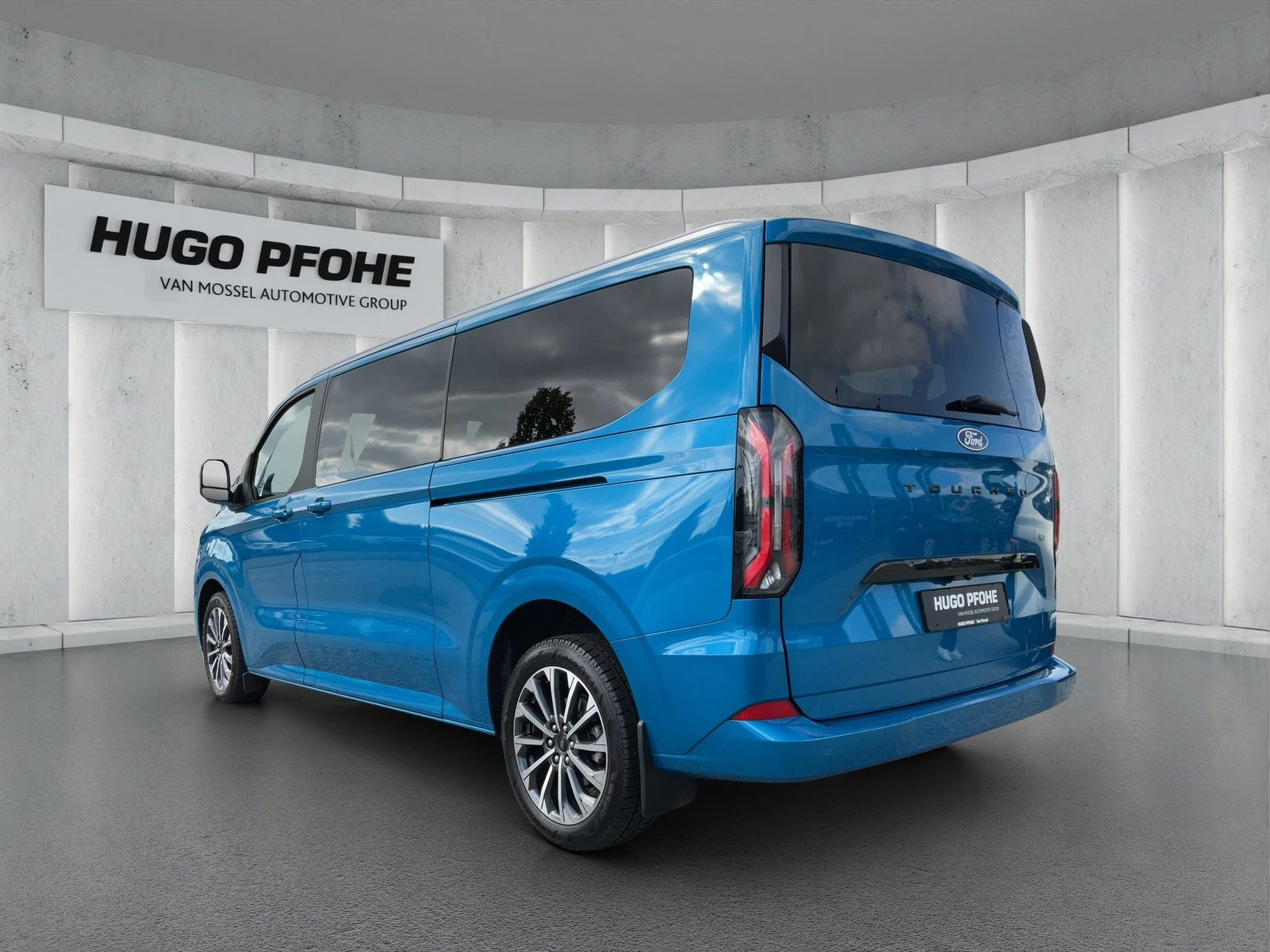 Ford-Tourneo Custom-image-2