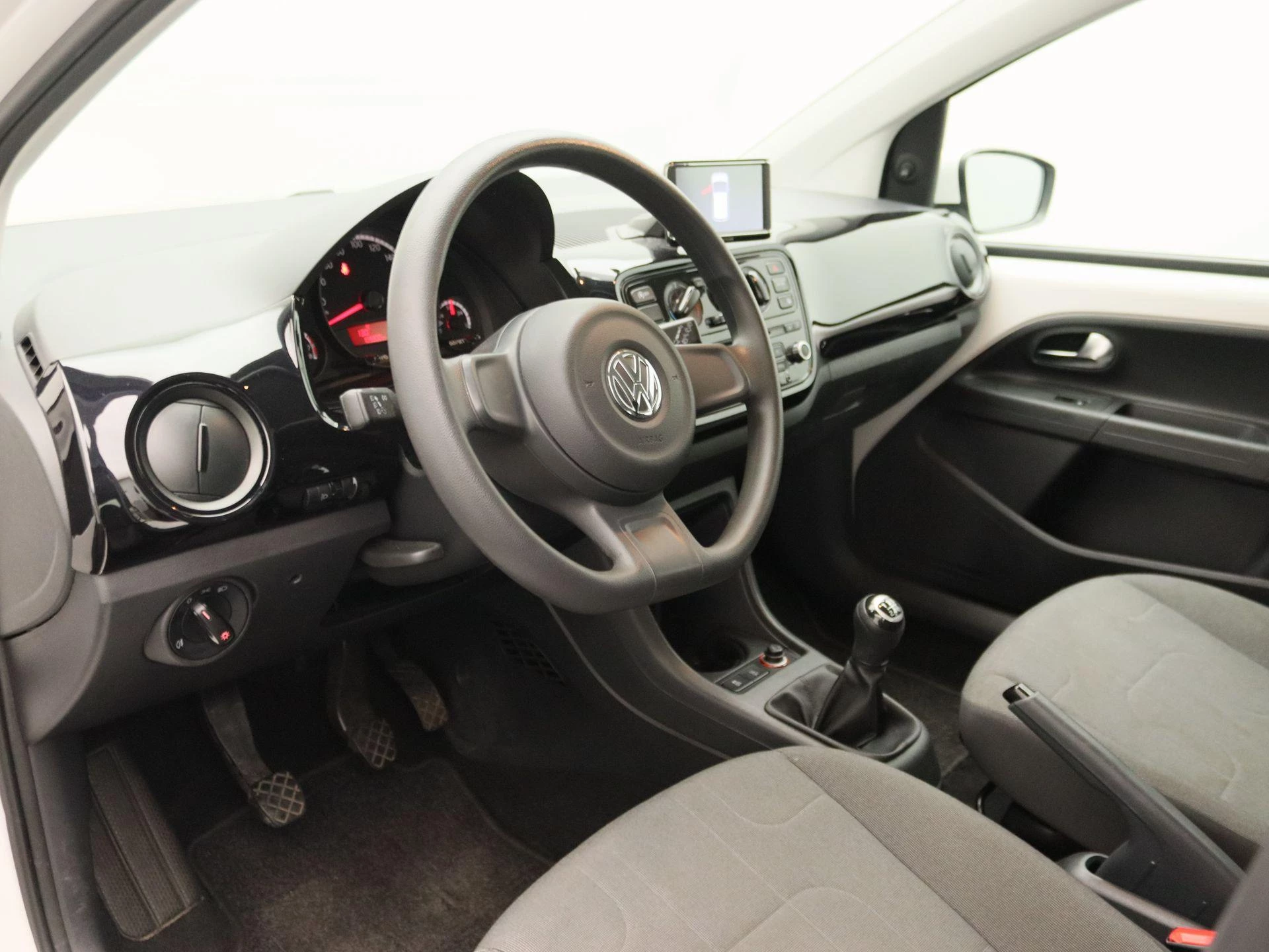 Volkswagen-up!-image-18