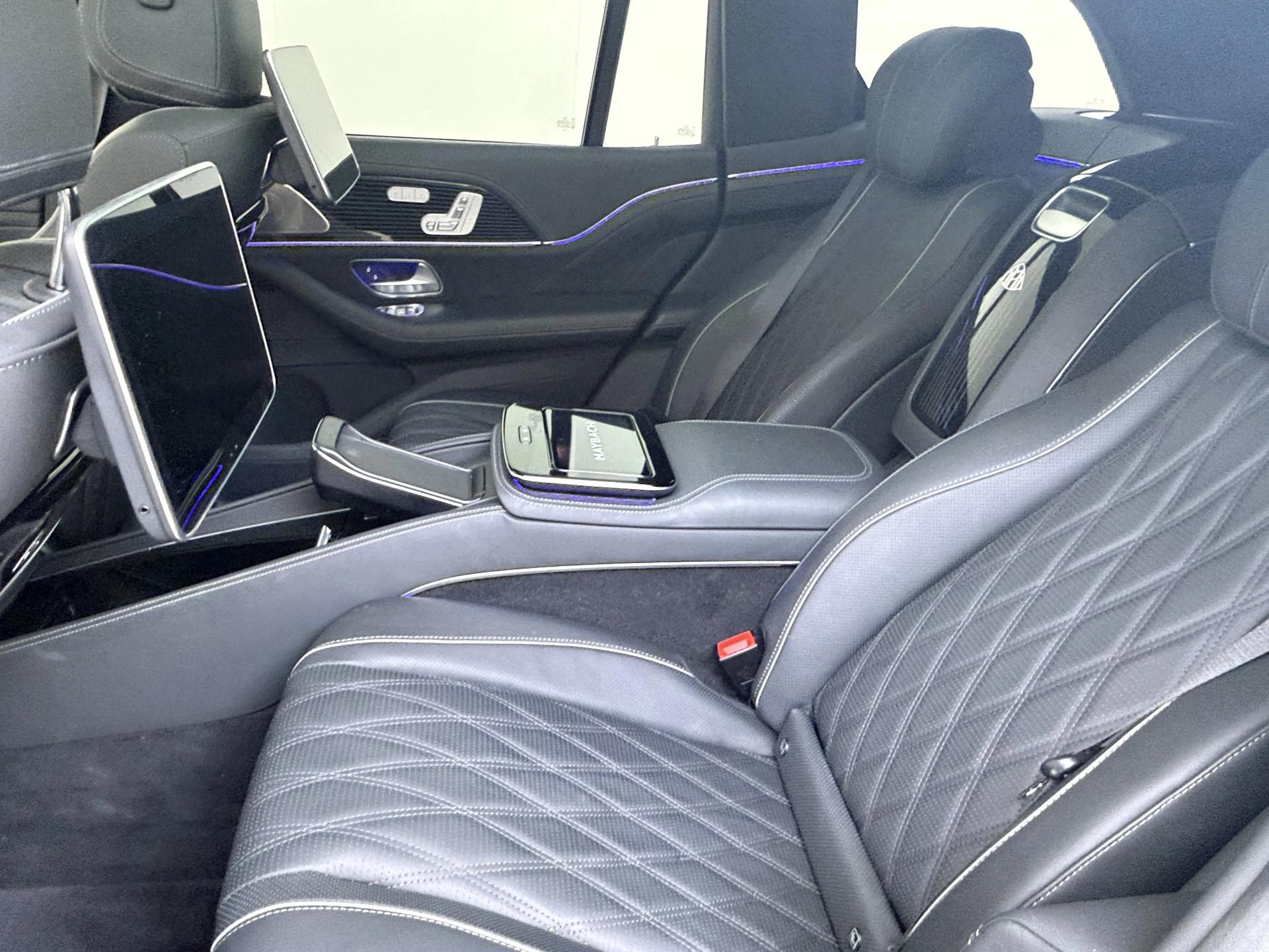 Mercedes-Benz-GLS-image-15