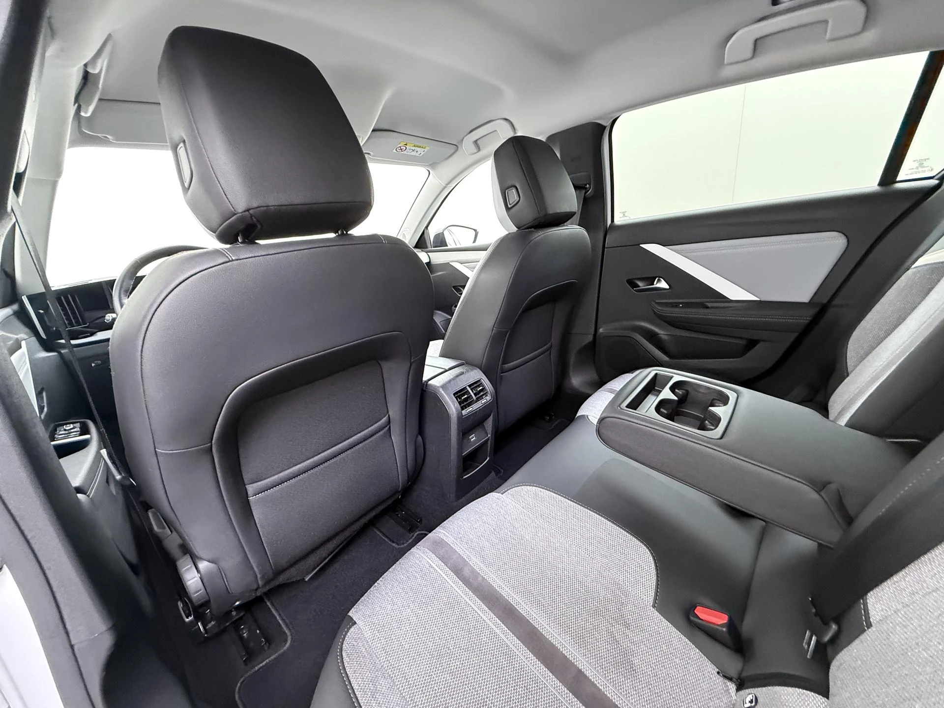 Opel-Astra-image-11