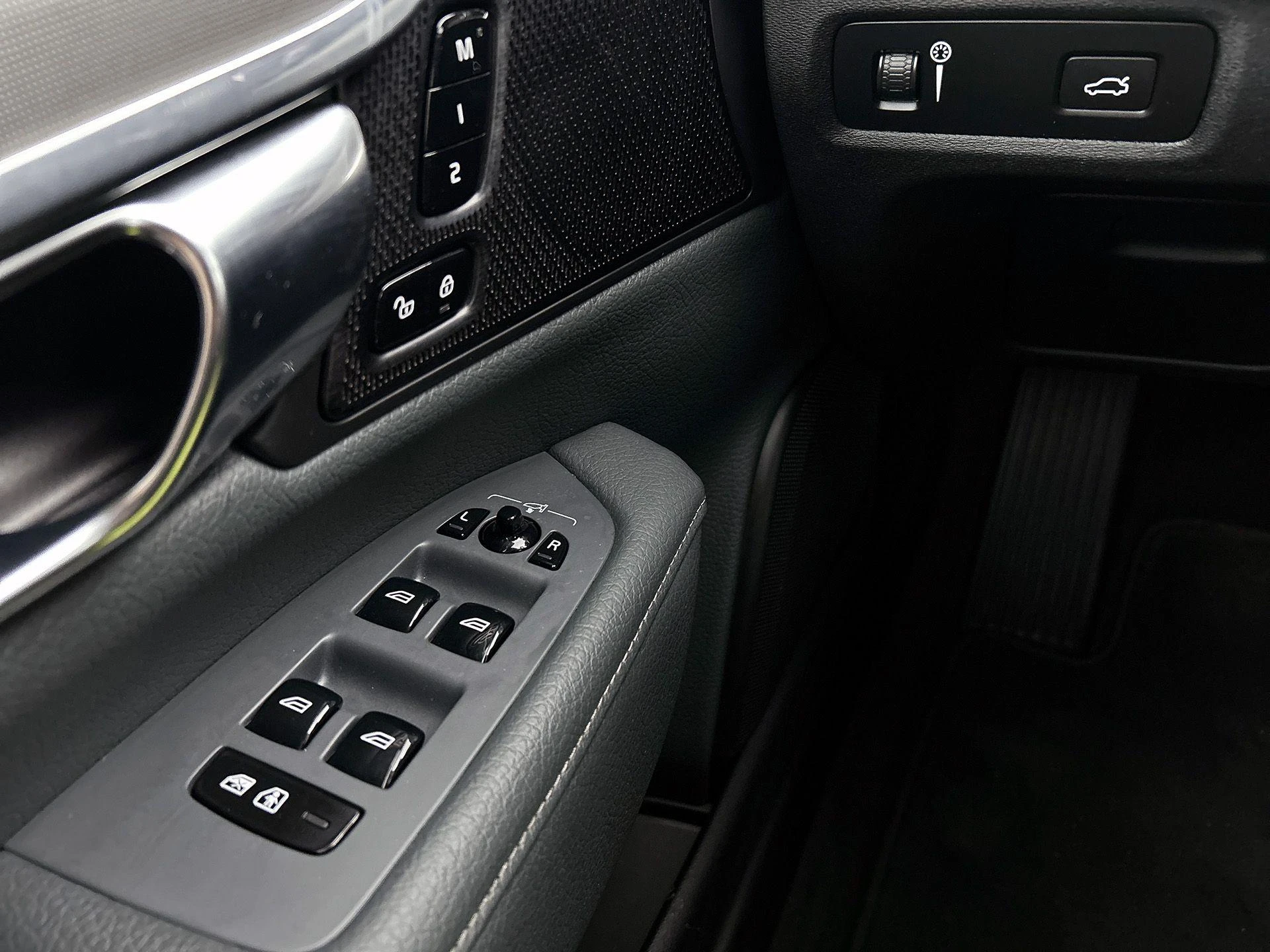 Volvo-V90-image-36