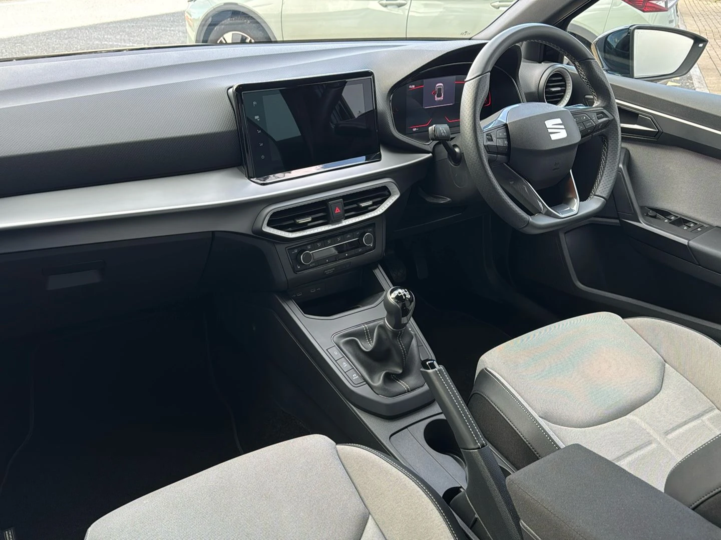 SEAT-Arona-image-1