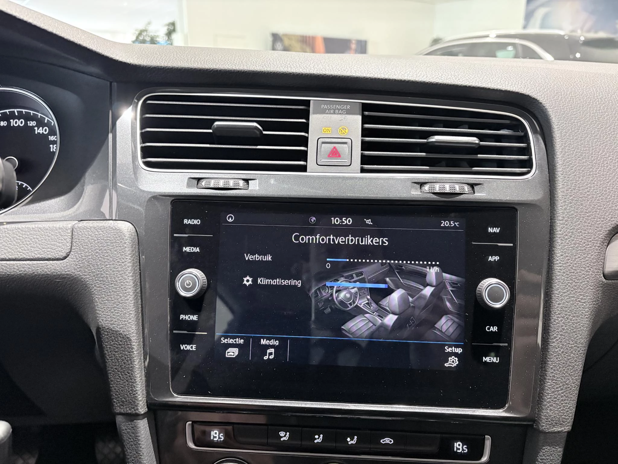 Volkswagen-Golf-image-23