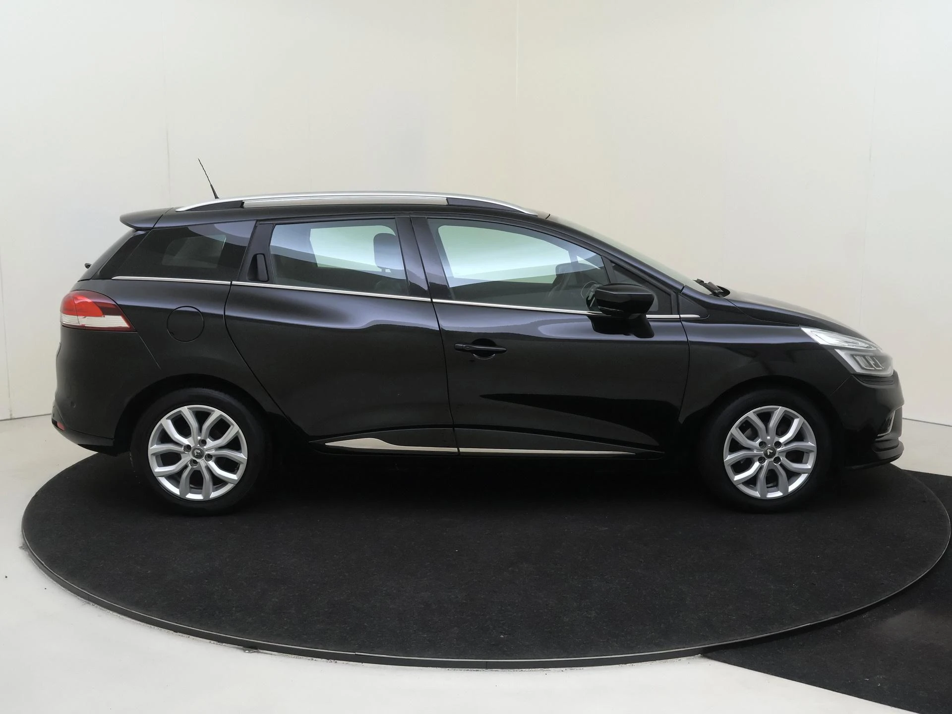 Renault-Clio-image-8