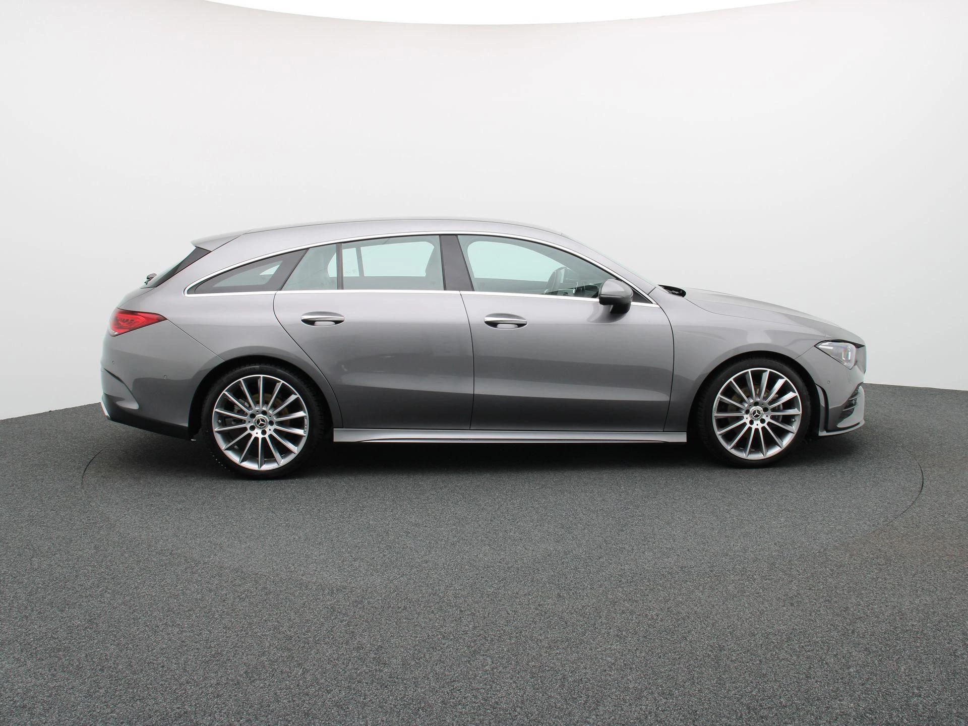 Mercedes-Benz CLA 180 AMG Line Shooting Brake + CARPLAY + LED + CAMERA +