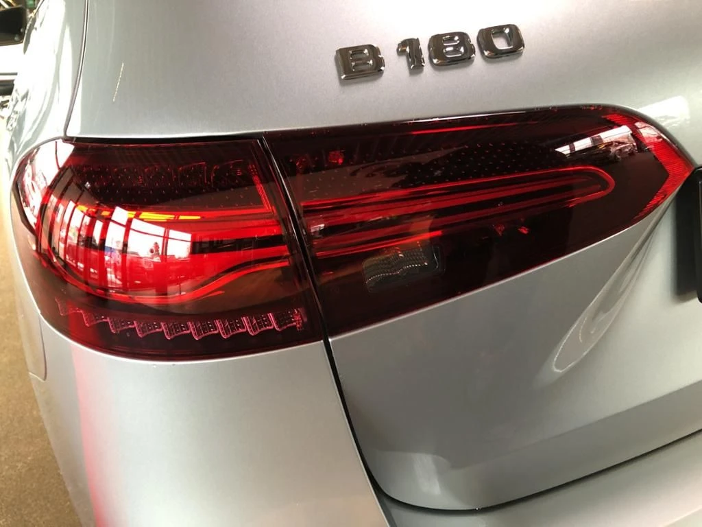 Mercedes-Benz-B-Klasse 180-image-13