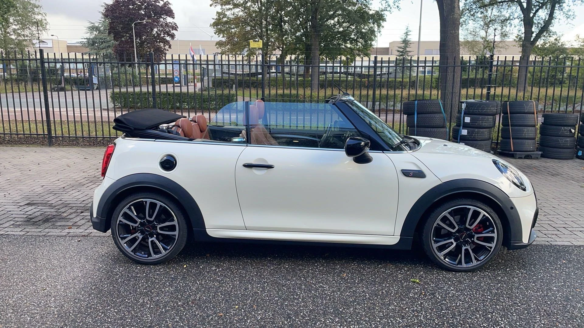 MINI-Cooper S Cabrio-image-18