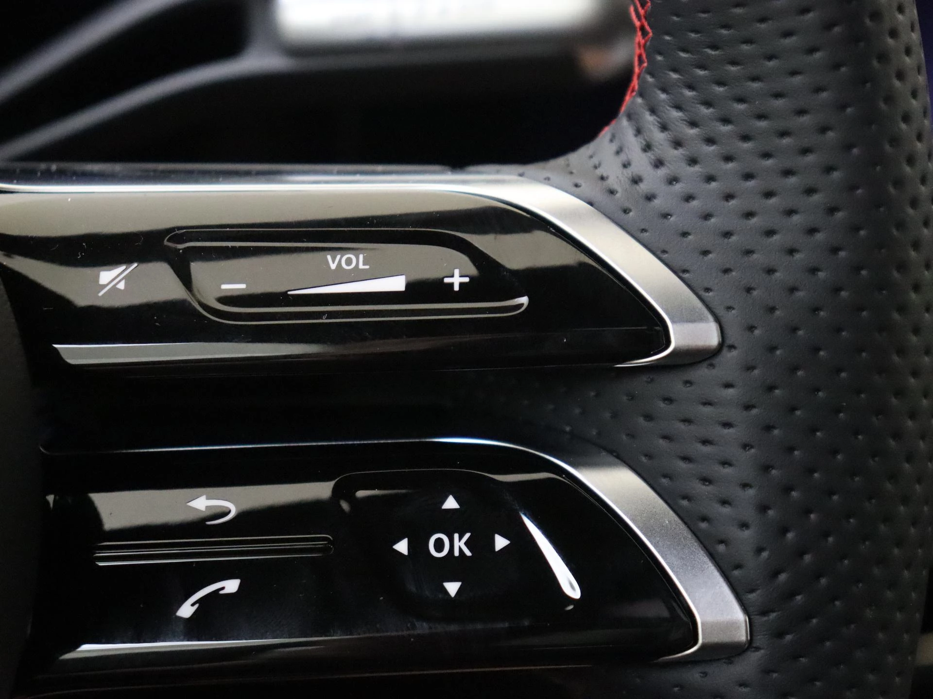 Mercedes-Benz-CLA-image-13