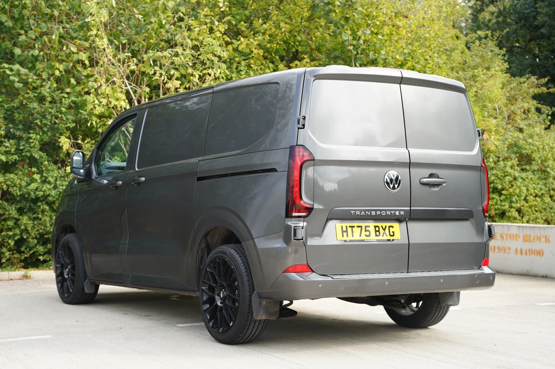Volkswagen-Transporter-image-2
