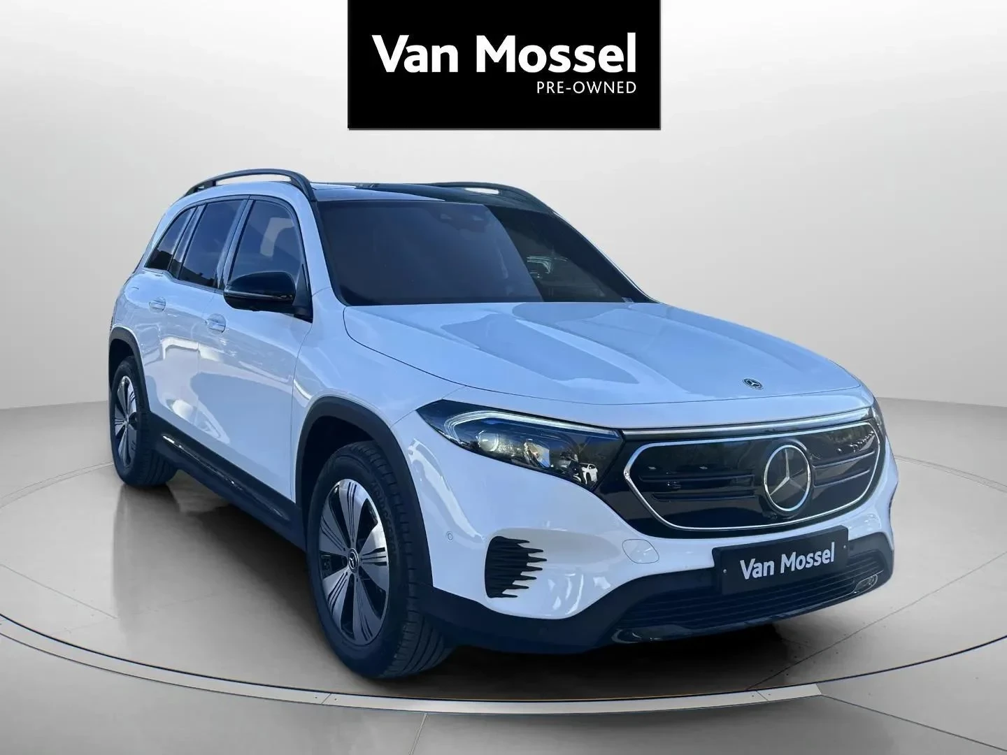 Mercedes-Benz-EQB-image-2