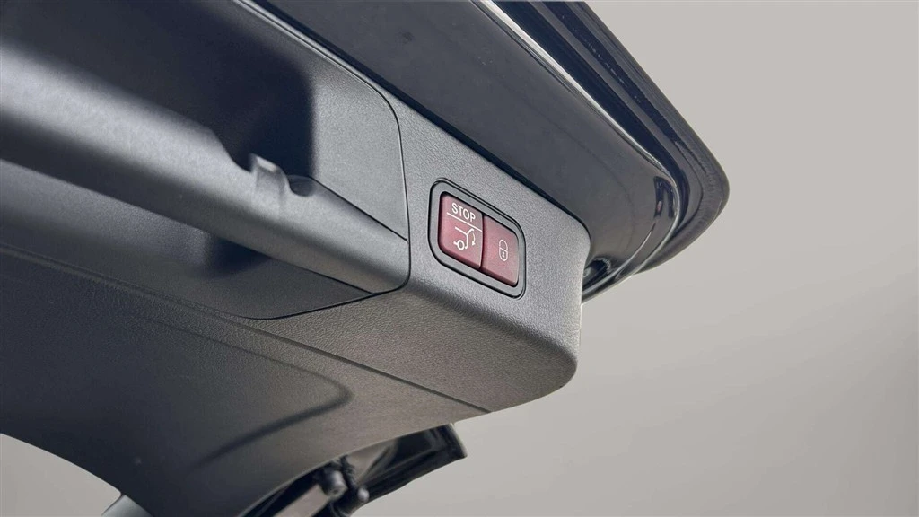 Mercedes-Benz-EQB-image-25