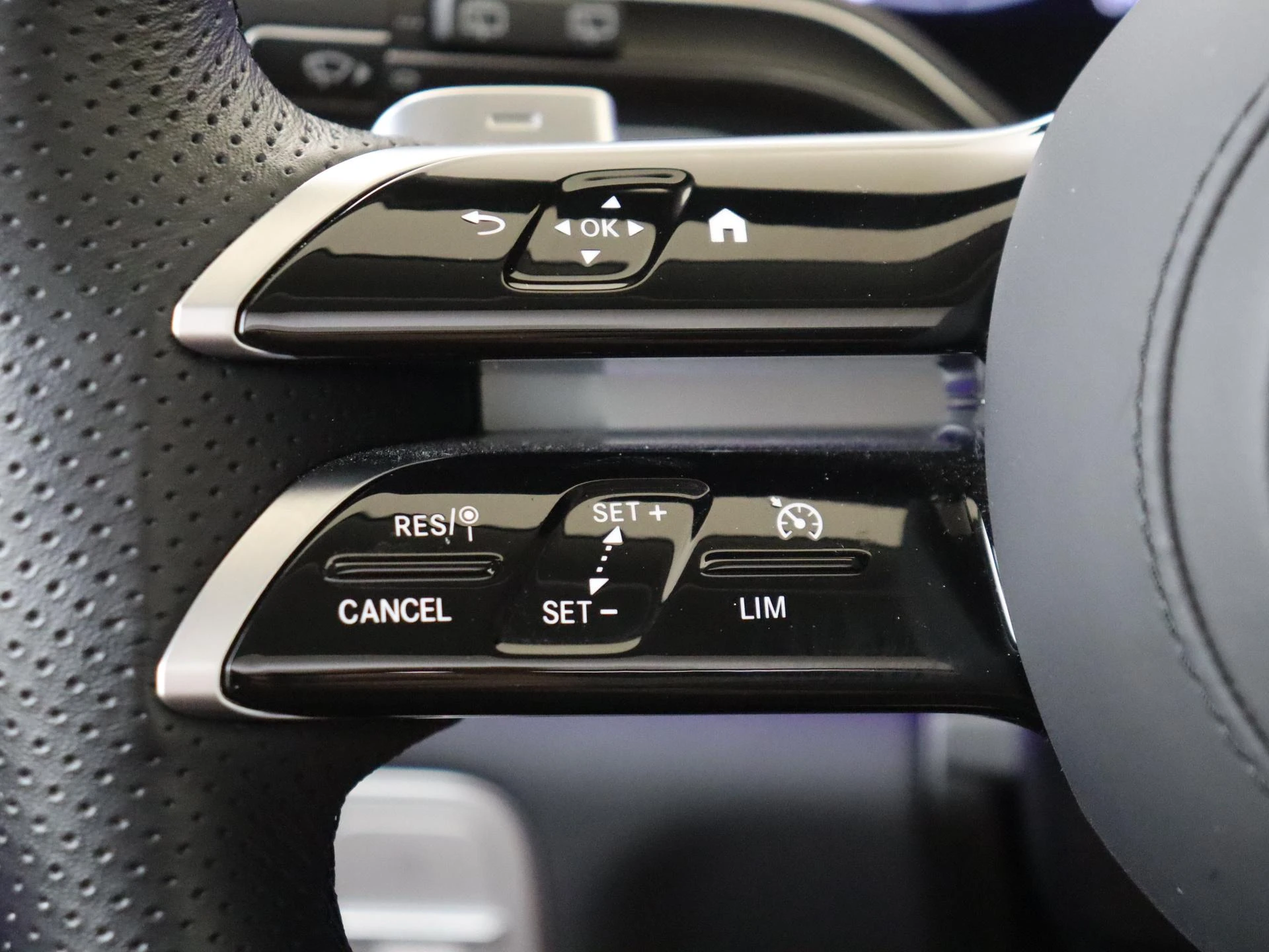 Mercedes-Benz-GLE-image-12