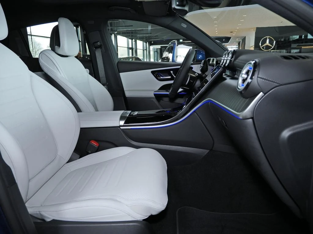 Mercedes-Benz-GLC 220 d-image-13