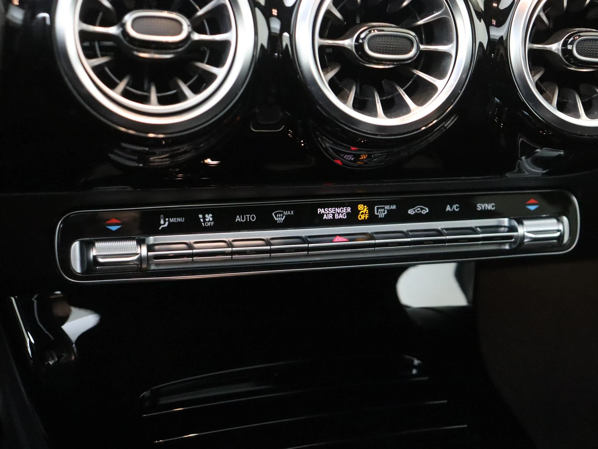 Mercedes-Benz-CLA-image-20
