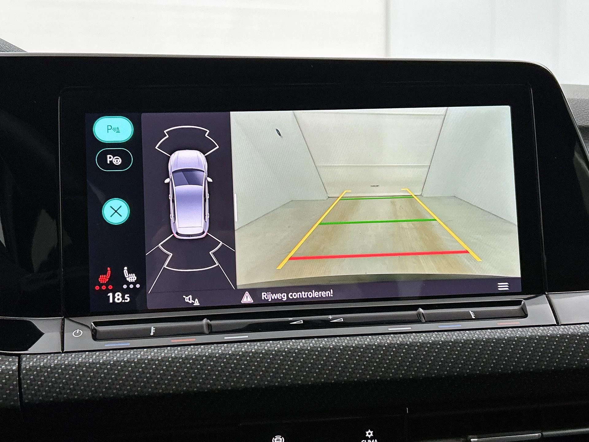 Volkswagen-Golf-image-16