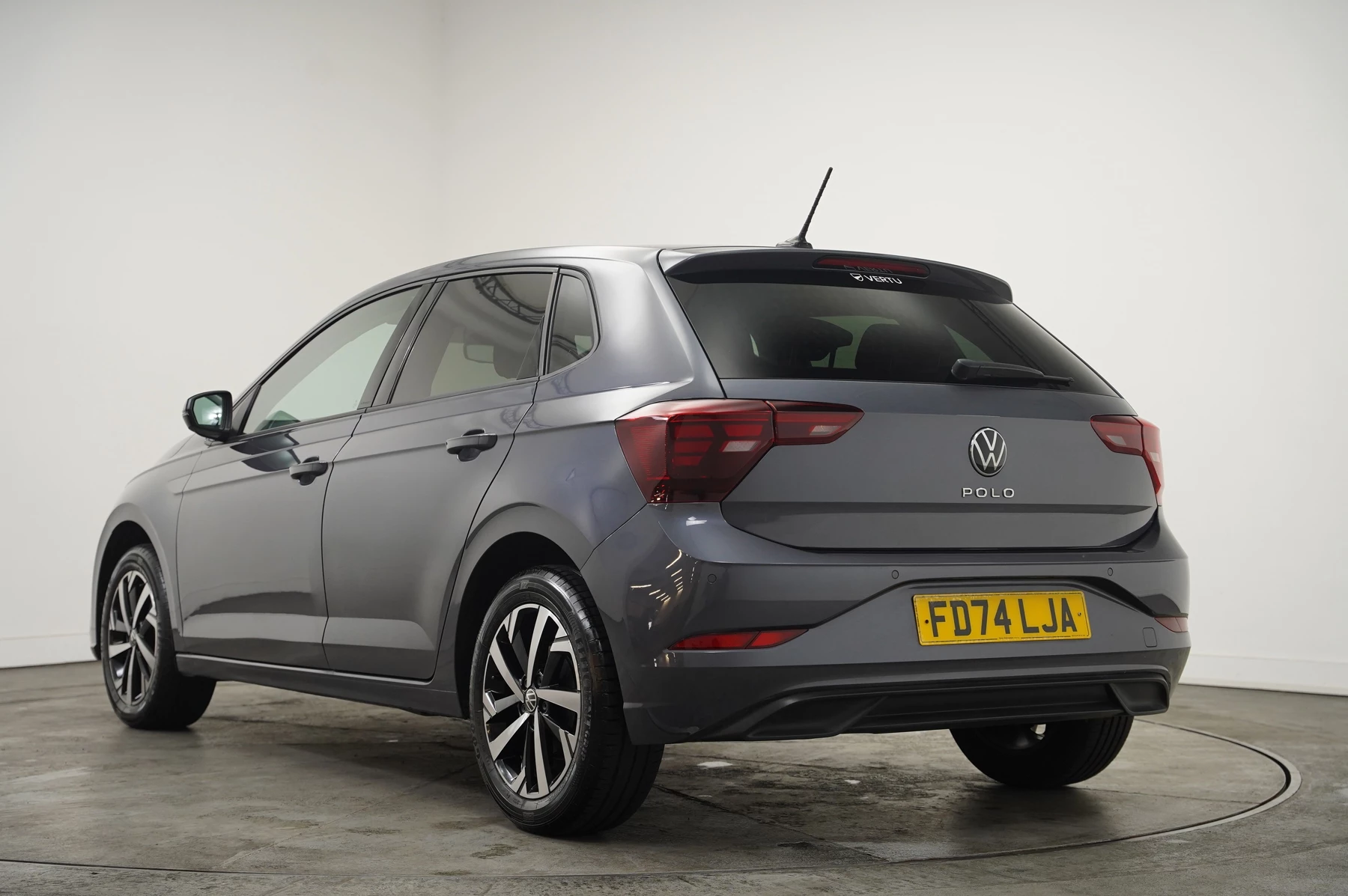 Volkswagen-Polo-image-2
