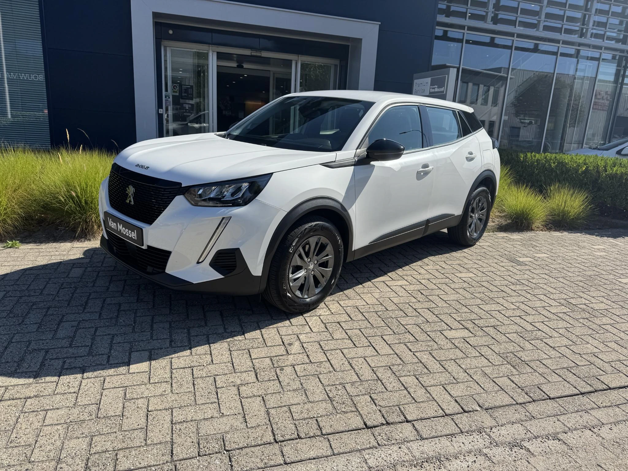 Peugeot-2008-image-2