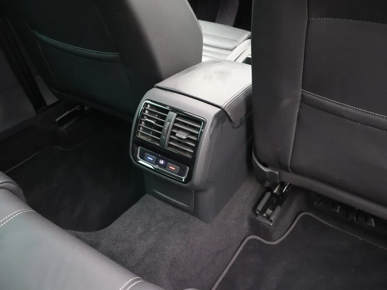 Volkswagen-Passat-image-10