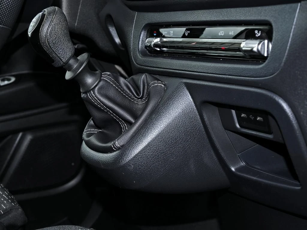 Mercedes-Benz-Vito 116-image-11