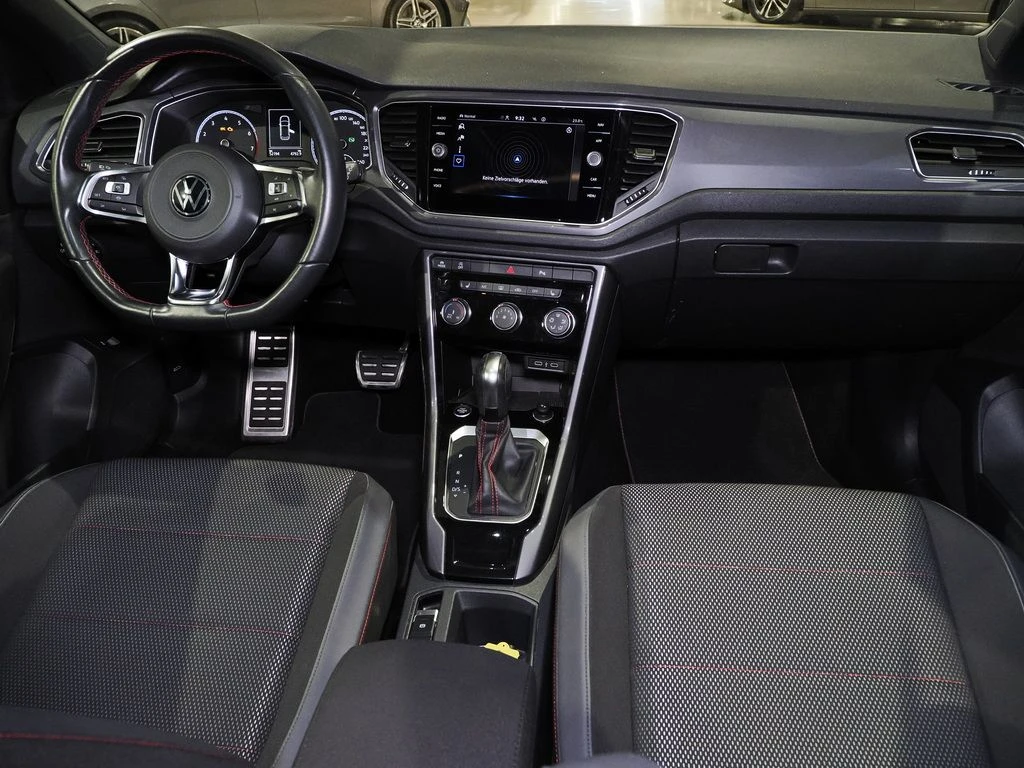 Volkswagen-T-Roc-image-12