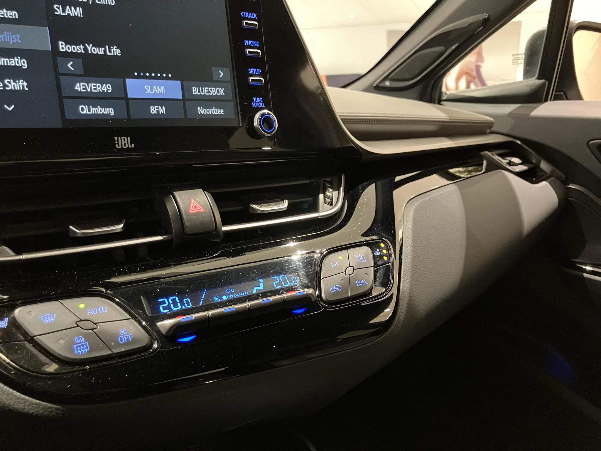 Toyota-C-HR-image-32