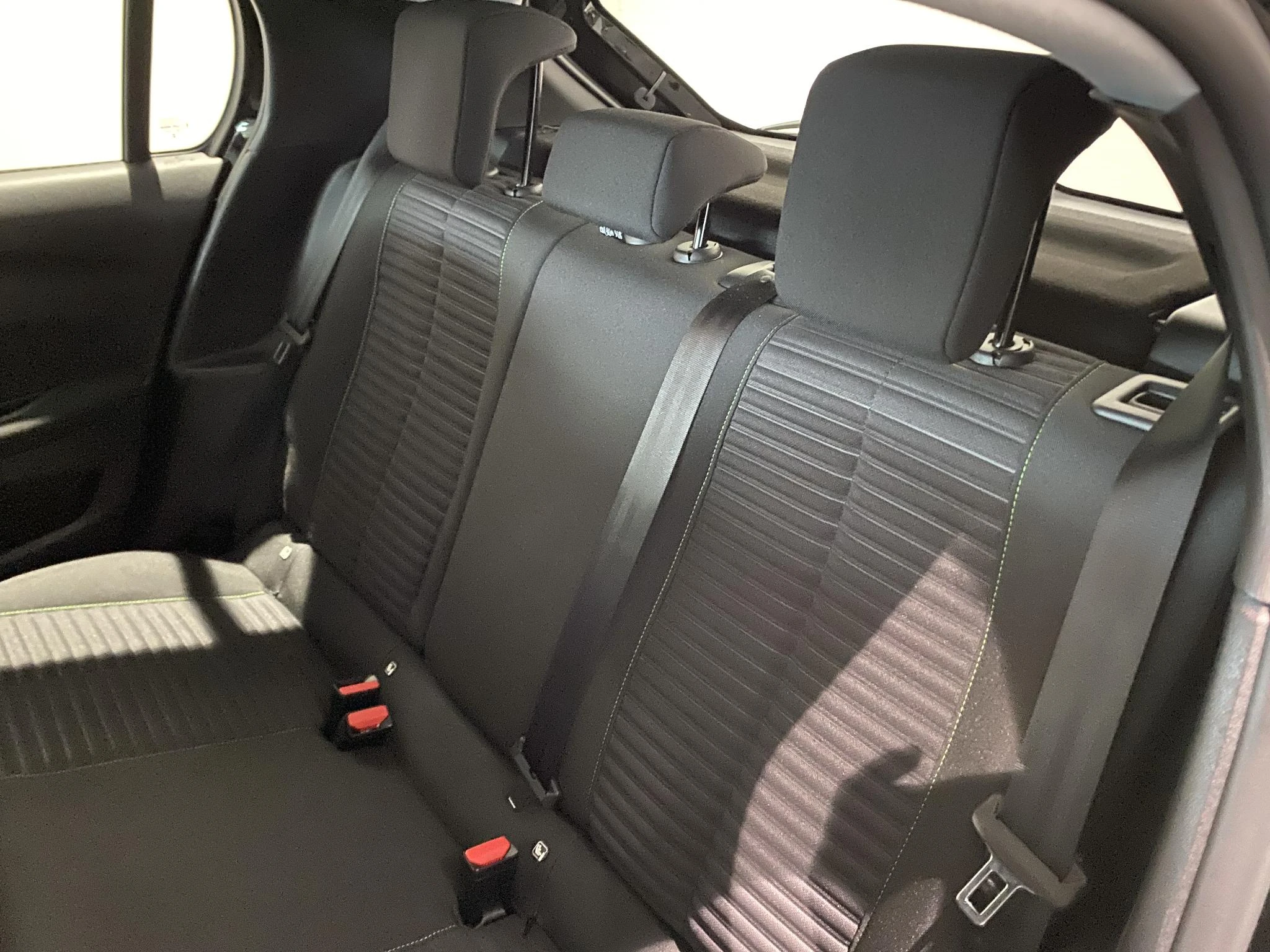 Peugeot-e-208-image-10