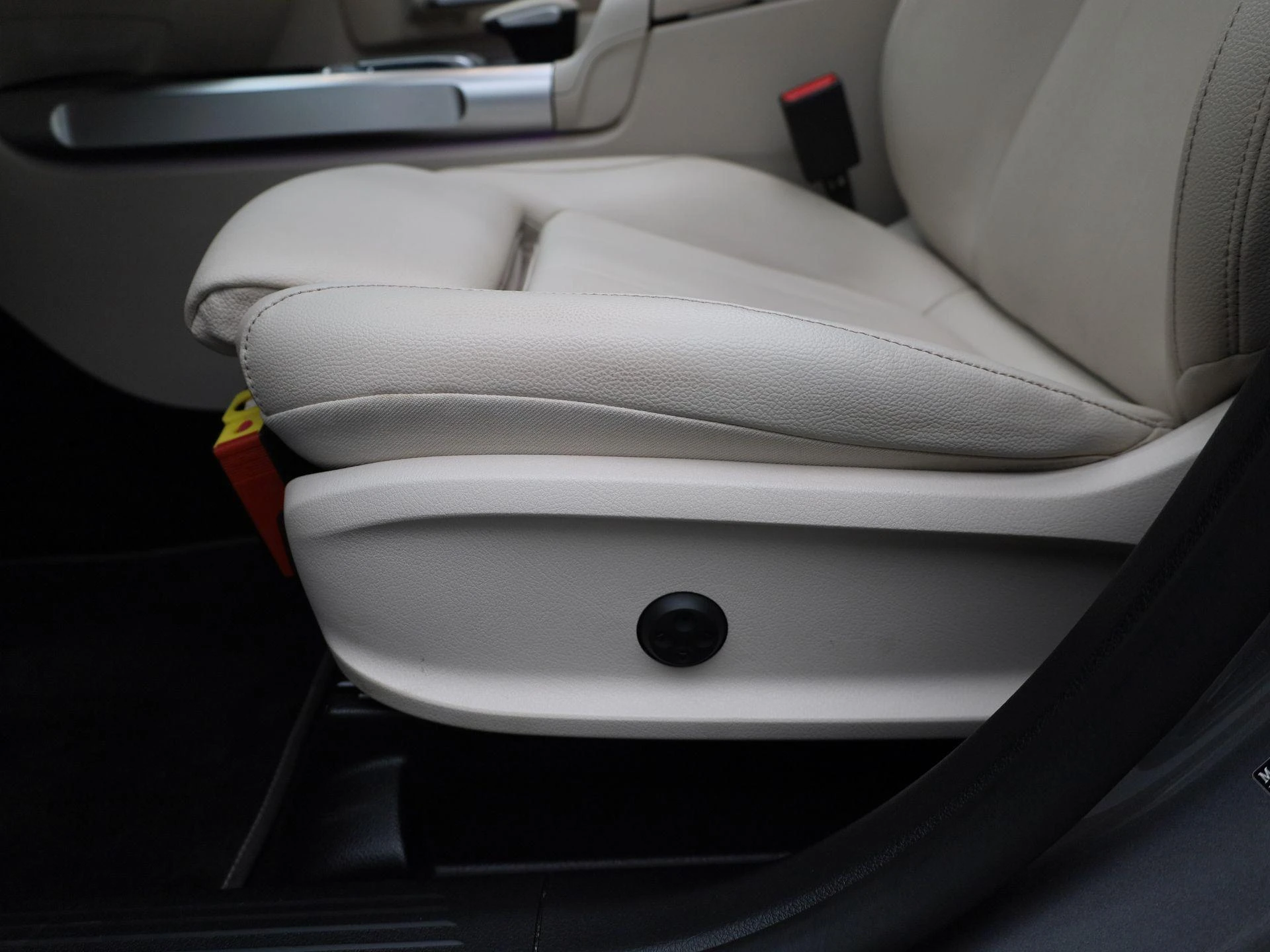 Mercedes-Benz-GLB-image-33