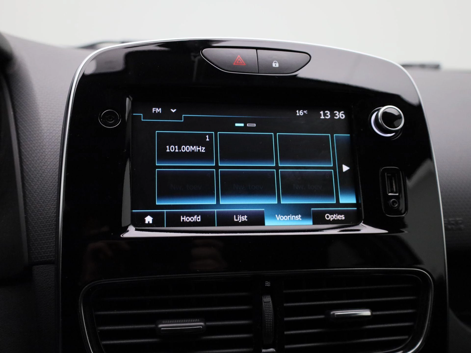 Renault-Clio-image-17