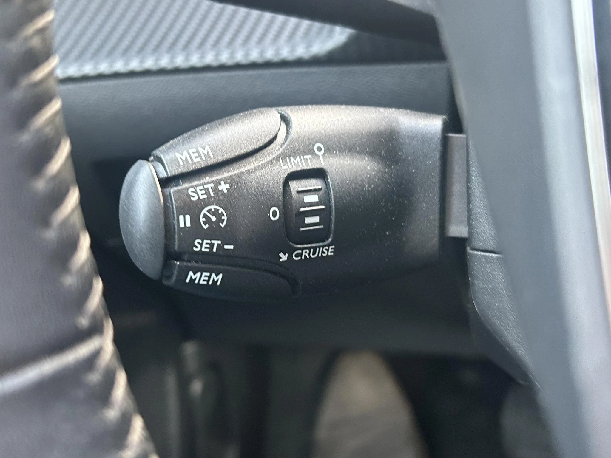 Peugeot-e-2008-image-13