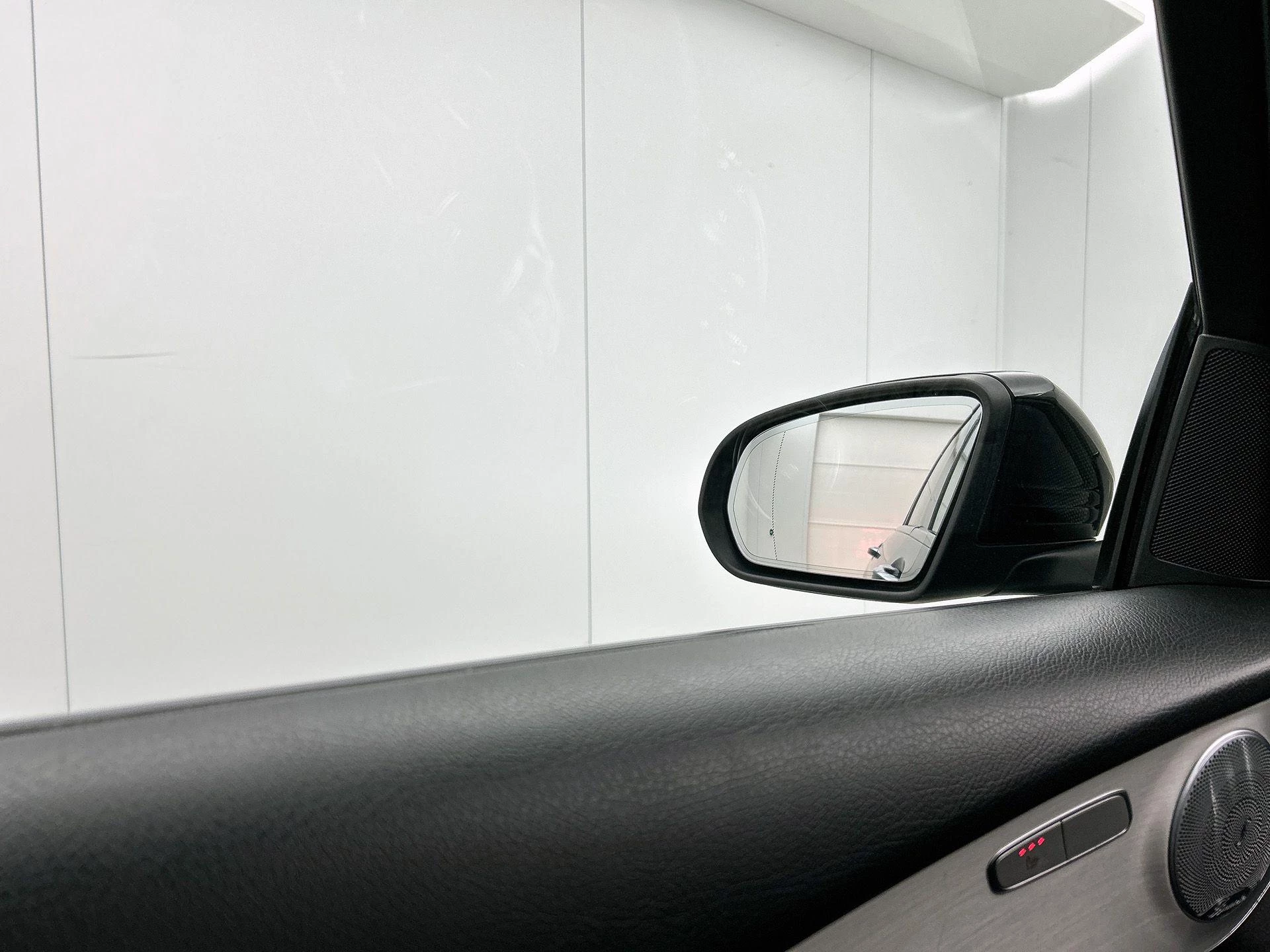 Mercedes-Benz-GLC-image-24