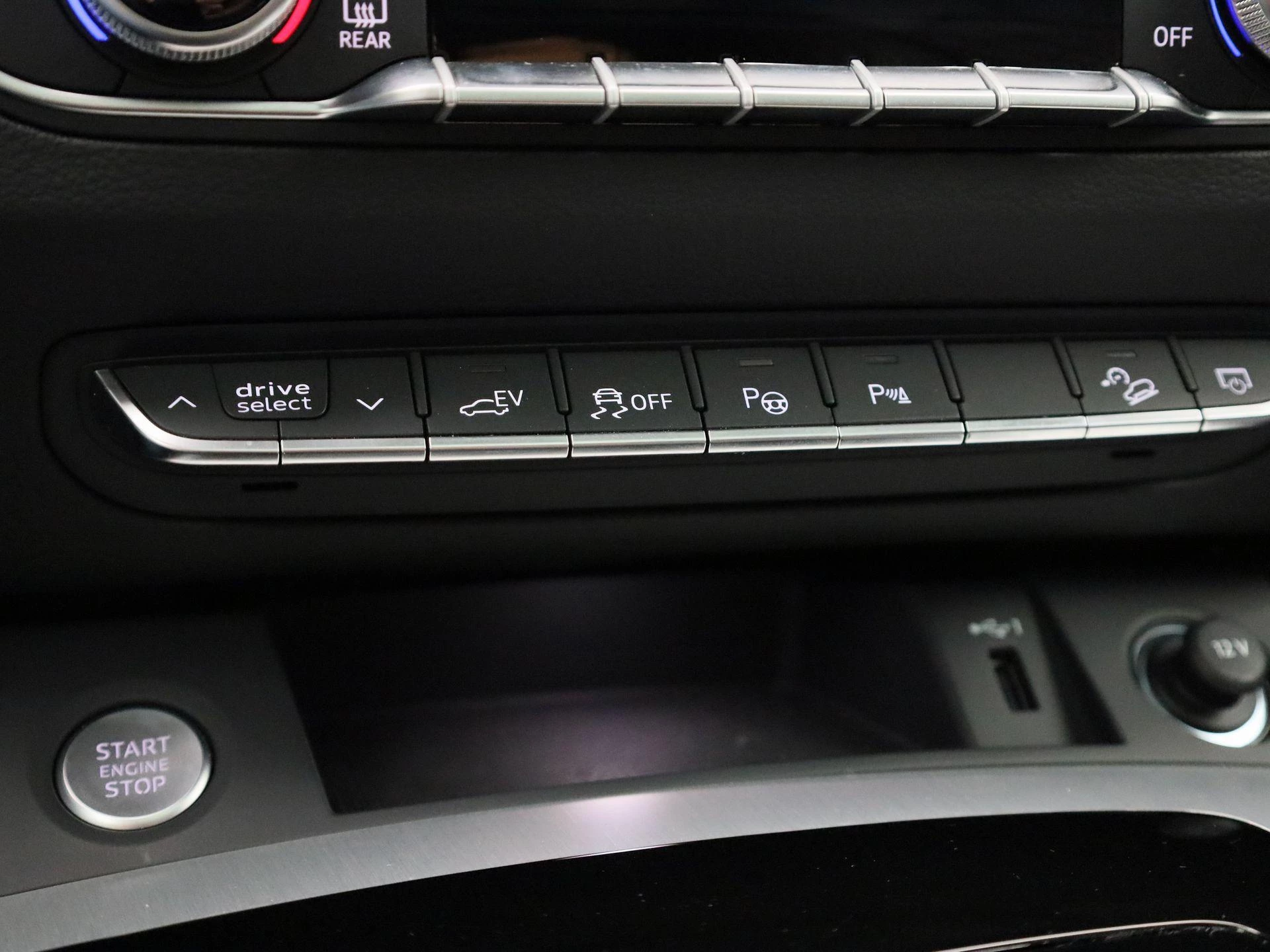 Audi Q5 50 TFSI e S edition Competition 299 PK