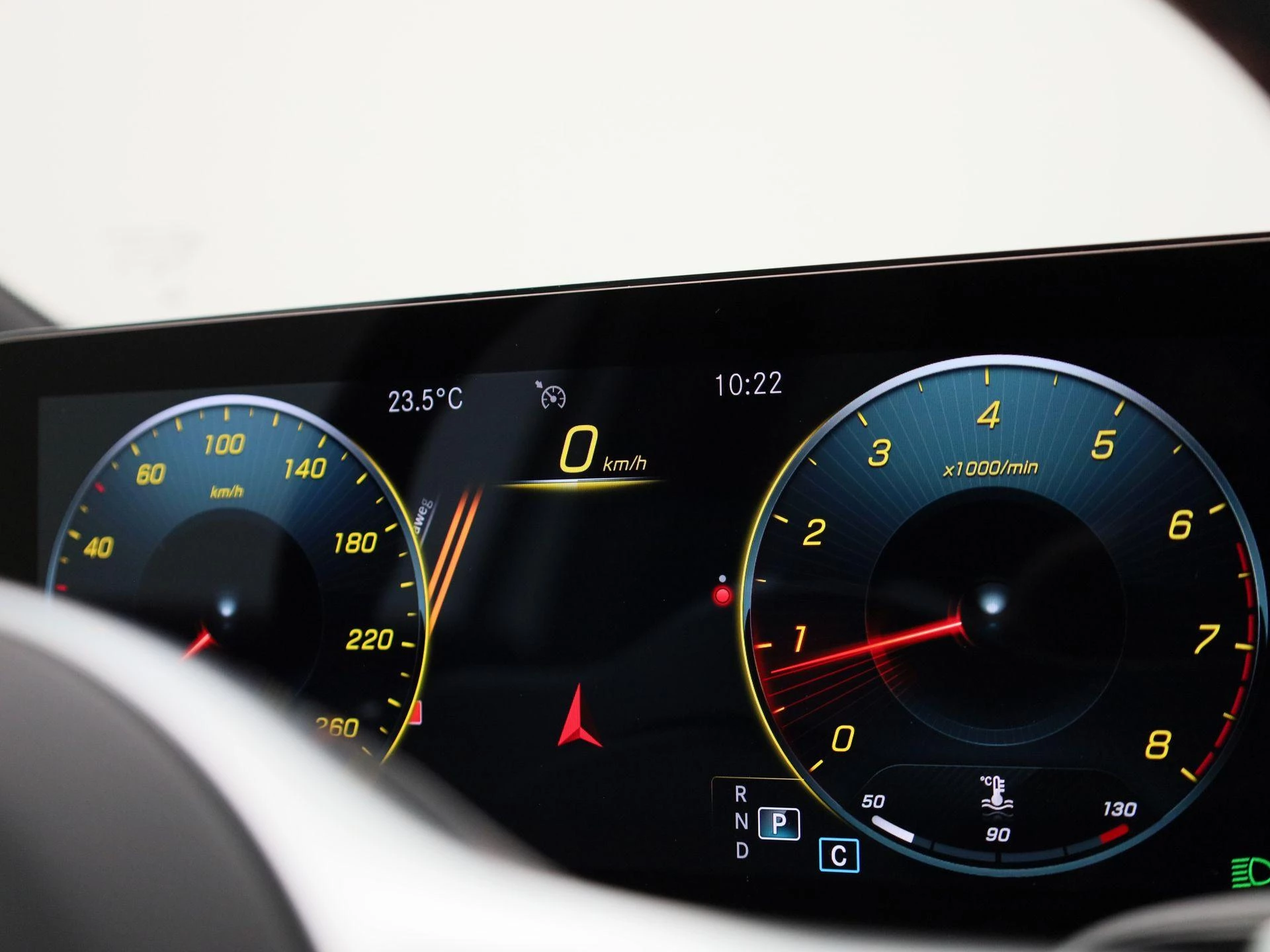 Mercedes-Benz-GLB-image-21