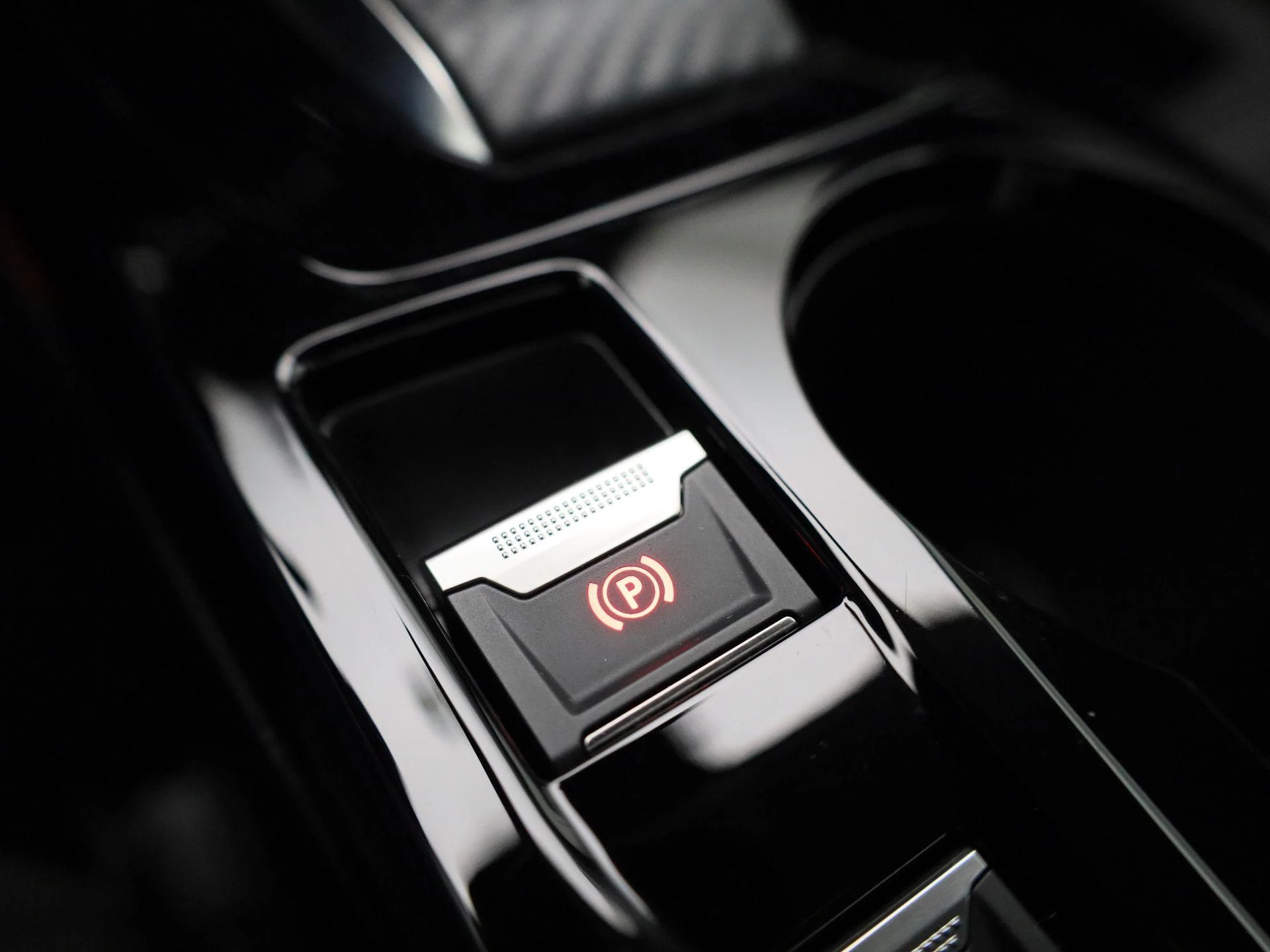 Peugeot-e-208-image-27