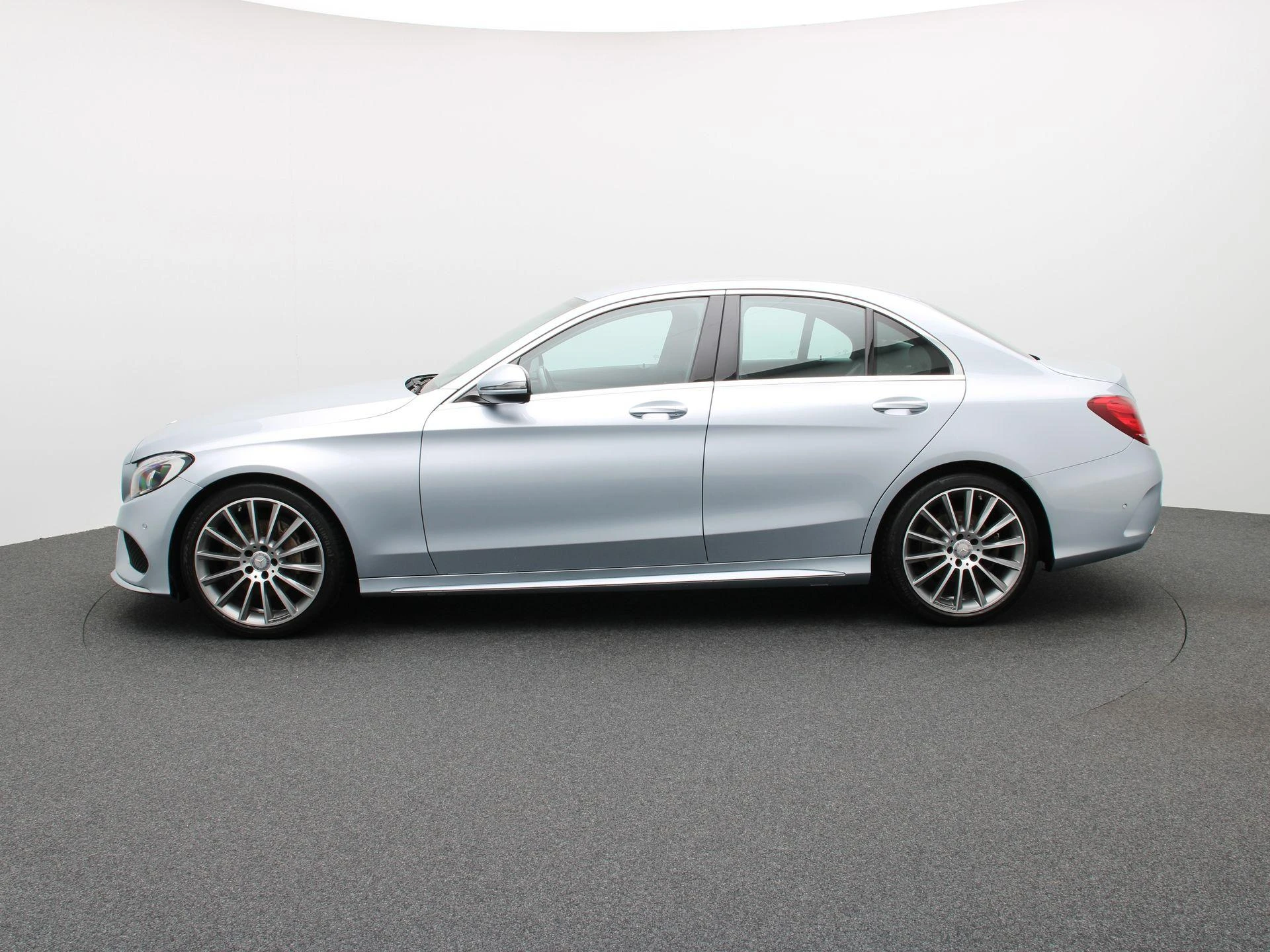 Mercedes-Benz-C-Klasse-image-3
