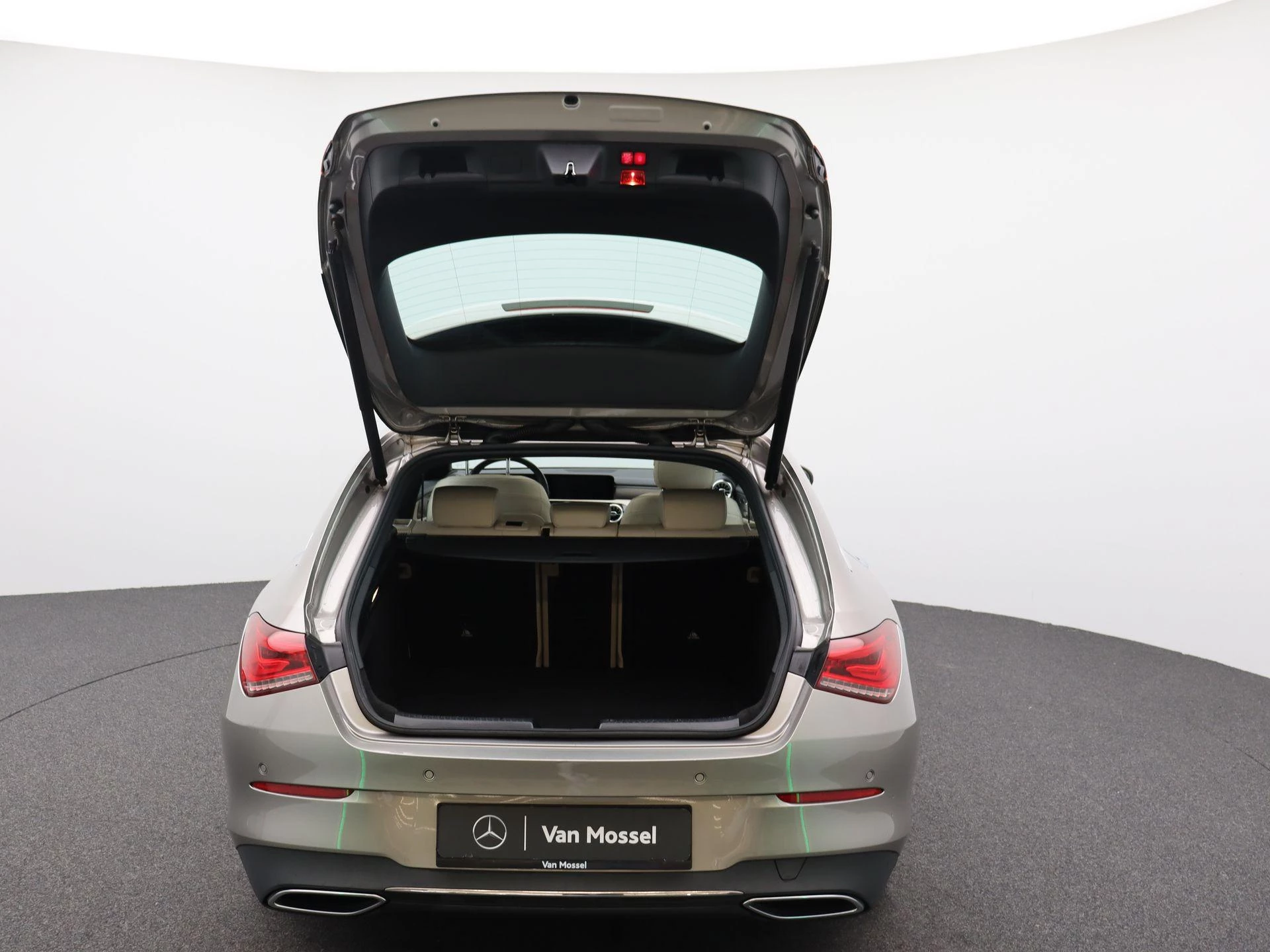 Mercedes-Benz CLA 200 Luxury Line Shooting Brake + LEDER + PANO DAK + CARPLAY + MULTIBEAM LED +