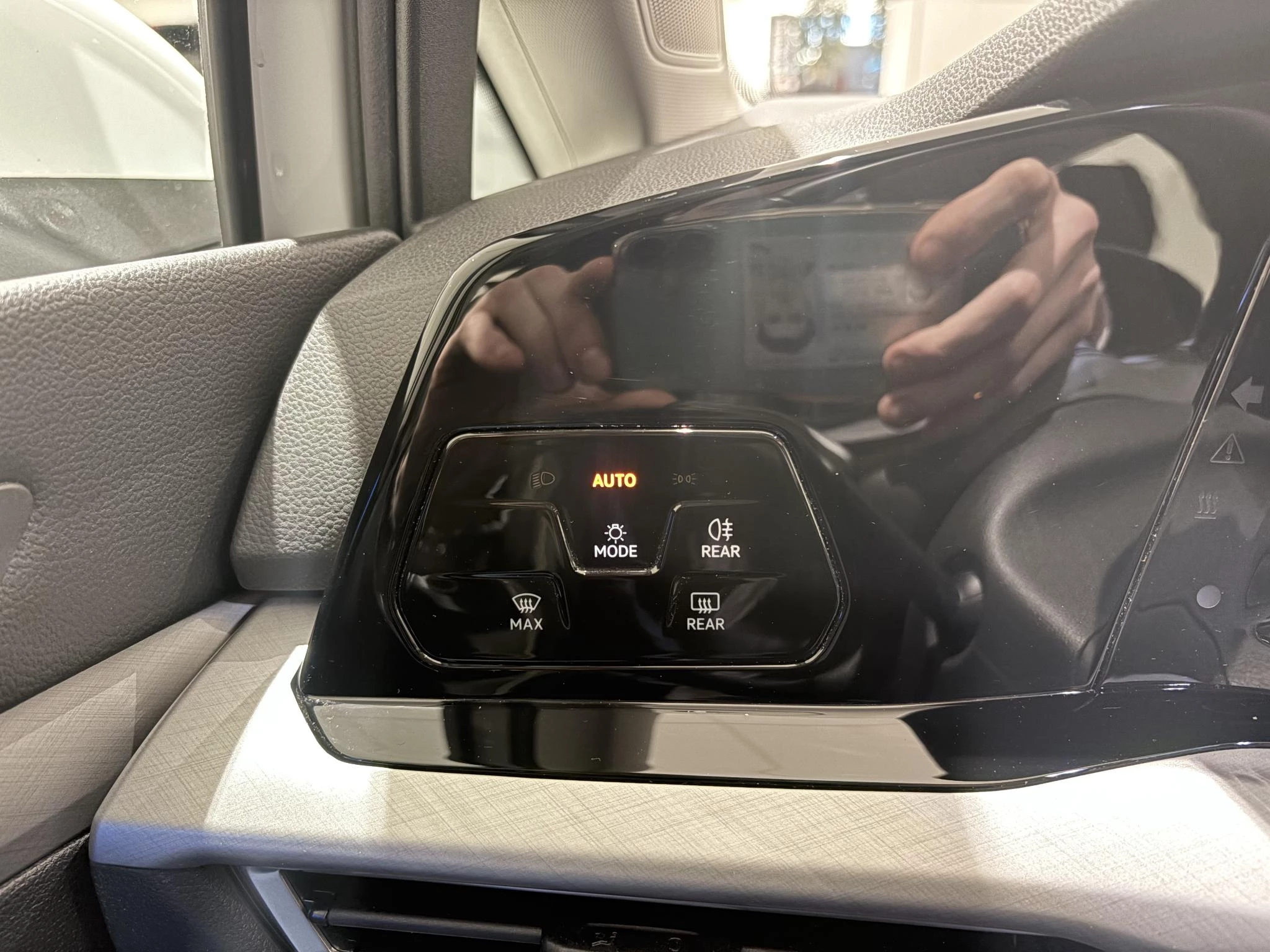 Volkswagen-Golf-image-13