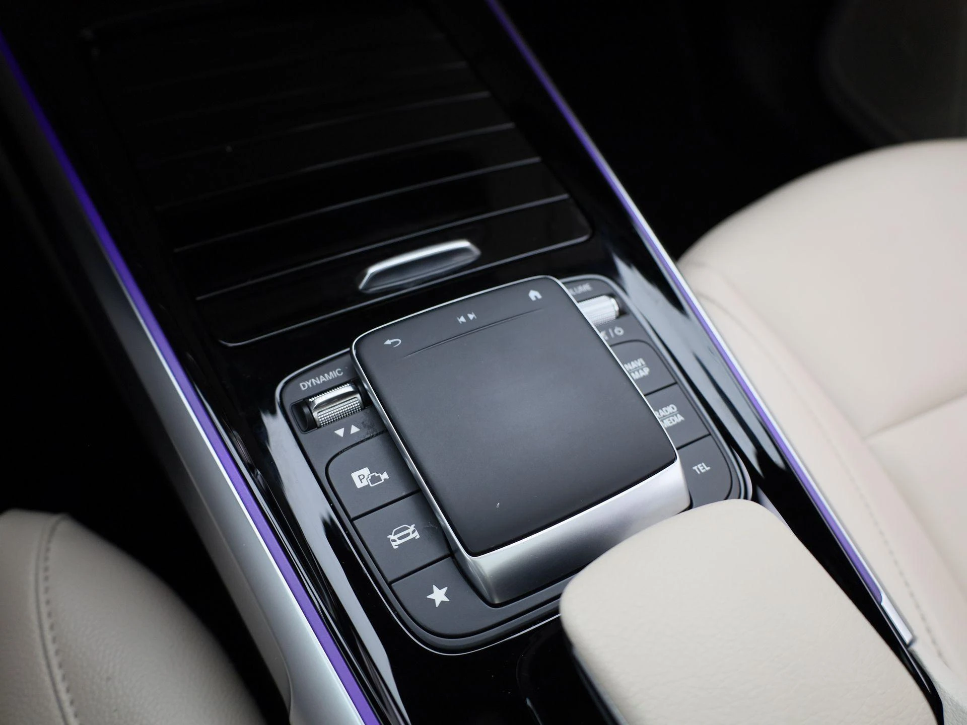 Mercedes-Benz-EQB-image-39