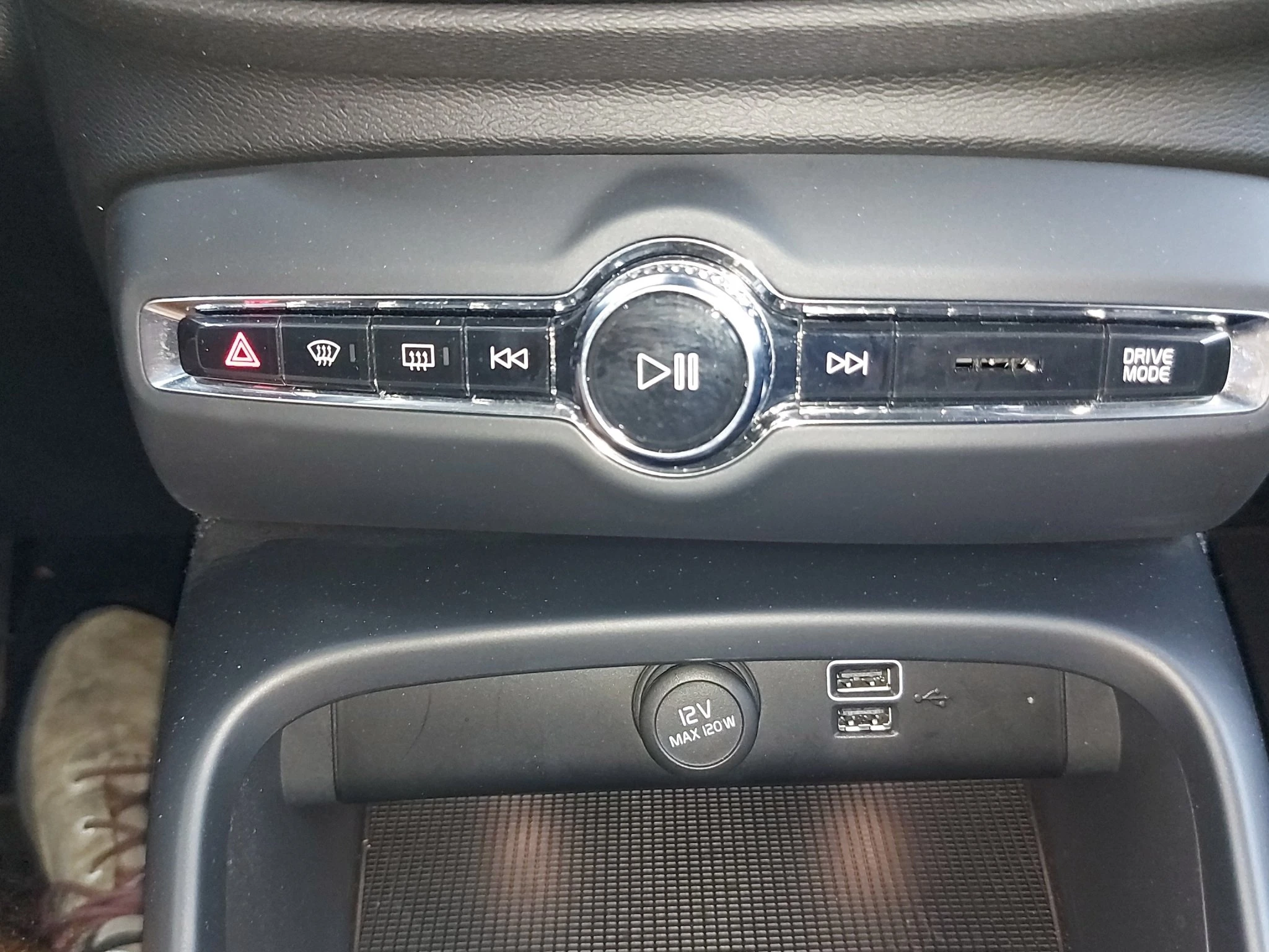 Volvo-XC40-image-21