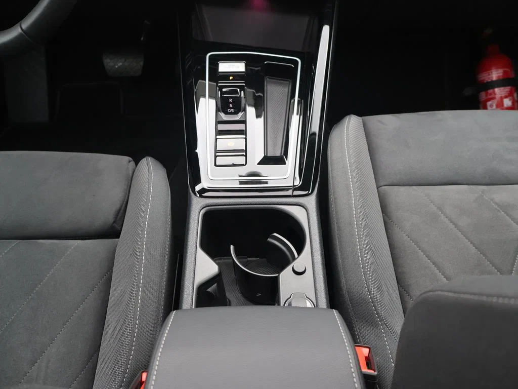 Volkswagen-Golf-image-17