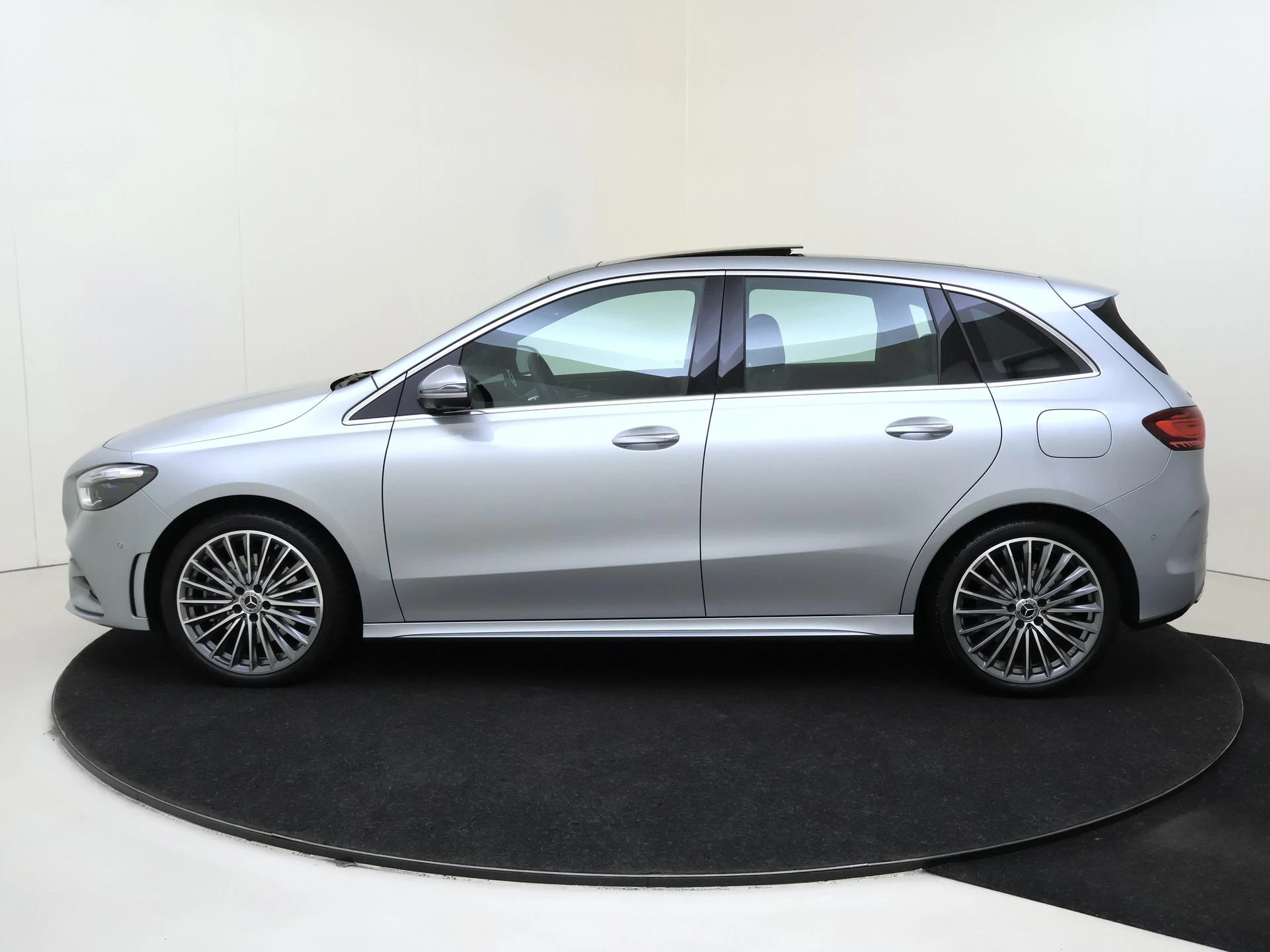 Mercedes-Benz-B-Klasse-image-7
