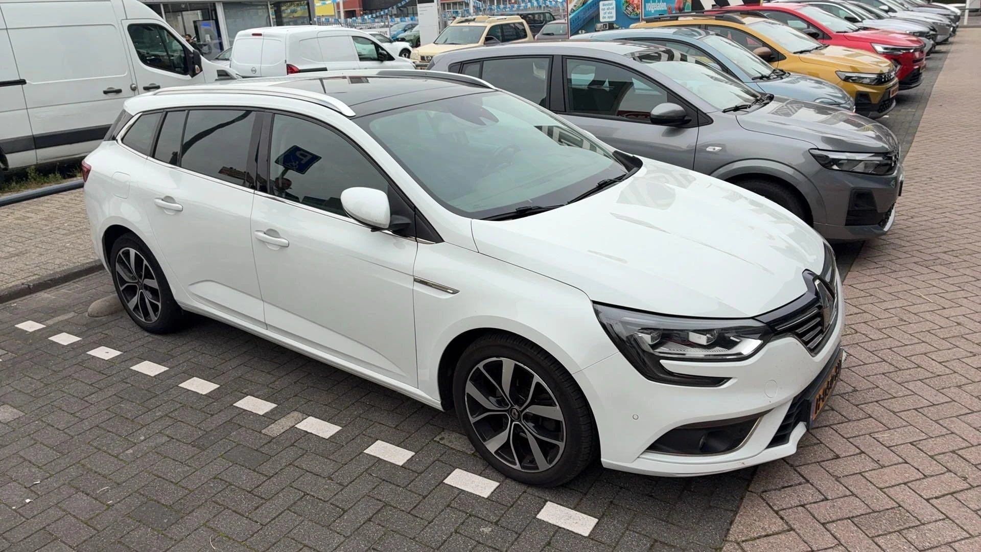 Renault-Mégane Estate-image-1