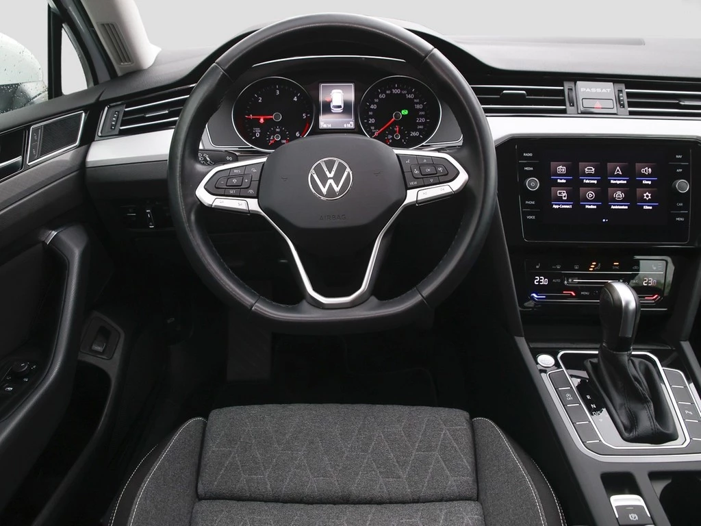 Volkswagen-Passat-image-10