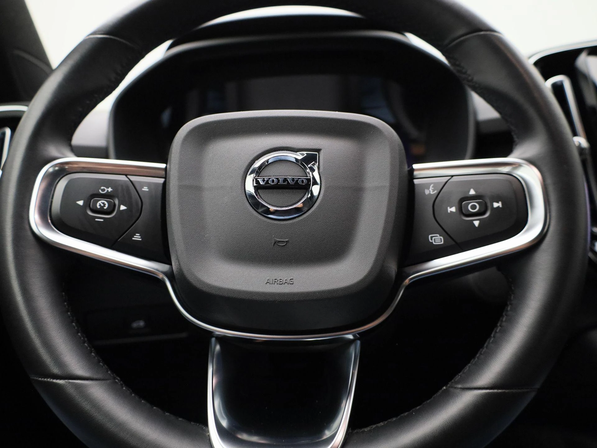 Volvo-XC40-image-28