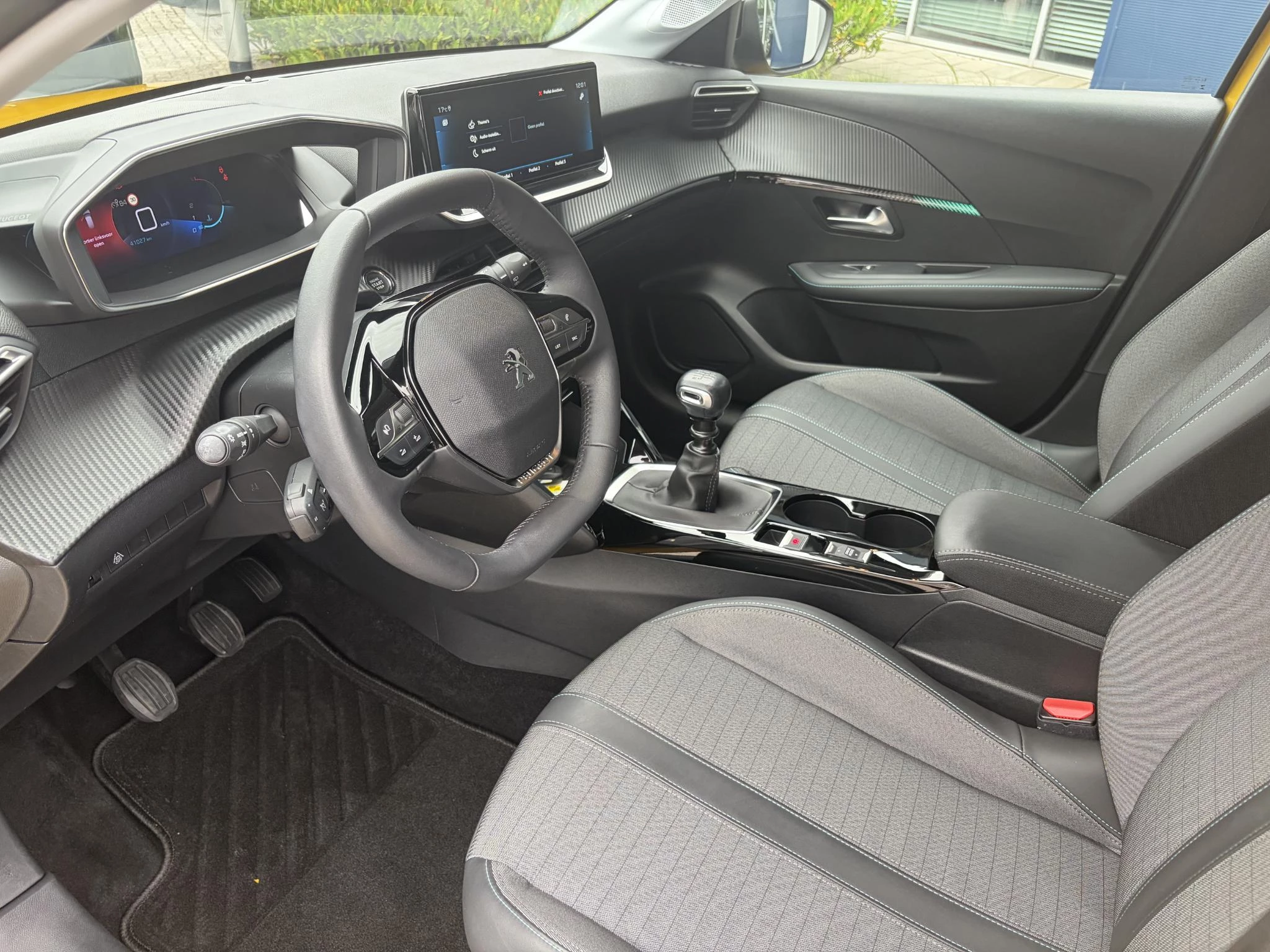 Peugeot-208-image-16