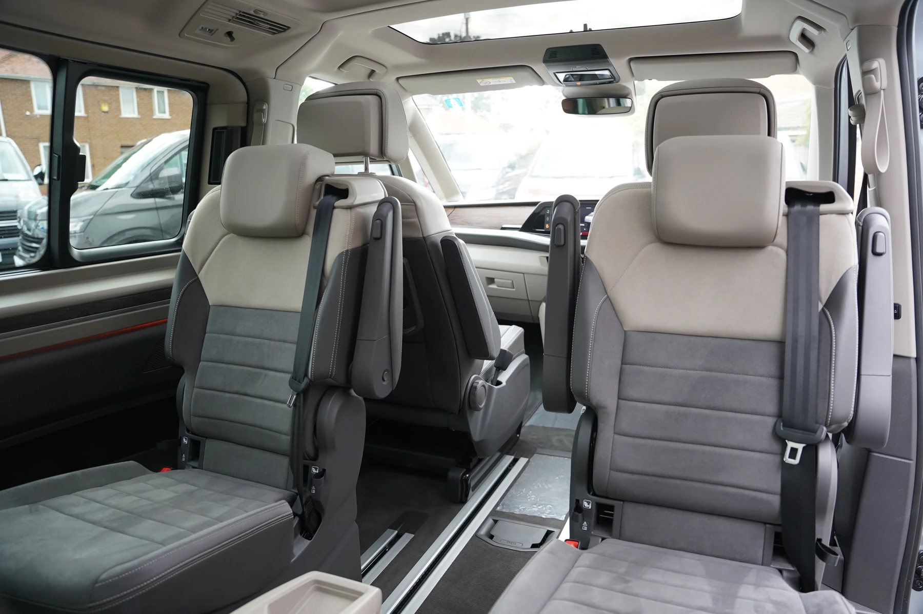 Volkswagen-Multivan-image-9