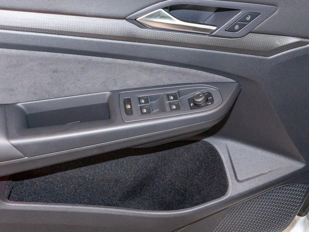 Volkswagen-Golf-image-20